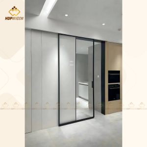 Ứng dụng cửa lùa slim 1 cánh làm cửa phòng tắm với kính mờ, đảm bảo riêng tư.