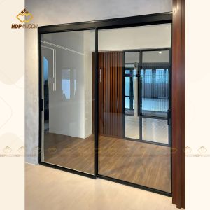 Hệ cửa lùa slim 2 cánh bản lớn, phân chia phòng chức năng hoặc phòng họp.