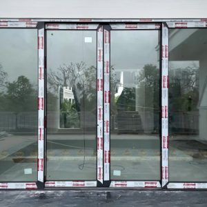 Cửa lùa 4 cánh nhôm Xingfa A115 cho mặt tiền, tiết kiệm diện tích.