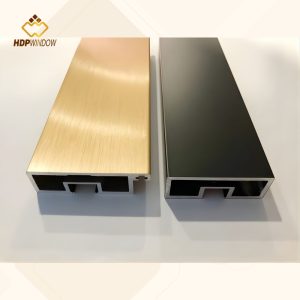 So sánh màu sắc thanh nhôm hệ Slim: Đen nhám và Vàng xước.