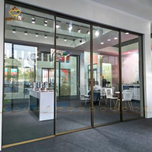 Phân chia khu vực pantry hoặc phòng uống trà bằng hệ cửa lùa slim 4 cánh.