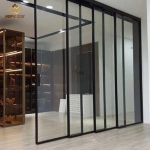 Ứng dụng cửa lùa slim 4 cánh vận hành kiểu 3 lùa 1 cố định làm vách ngăn cho showroom.
