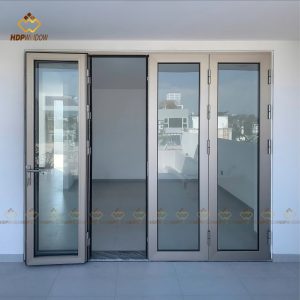 Mẫu cửa nhôm Xingfa 4 cánh Class A làm cửa đi chính cho nhà ở, biệt thự.