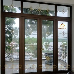 Mẫu cửa nhôm Xingfa 4 cánh Class A lắp cho lối ra ban công rộng.