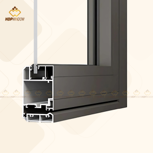 Mặt cắt profile nhôm Maxpro hệ R65 PLUS đa khoang, thể hiện cấu trúc cách âm, cách nhiệt.