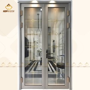 Minh họa cửa nhôm Maxpro 2 cánh có nan trang trí bên trong kính hộp.