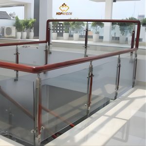 Minh họa mẫu lan can kính sử dụng tay vịn gỗ hình tròn (phi 60, phi 80).